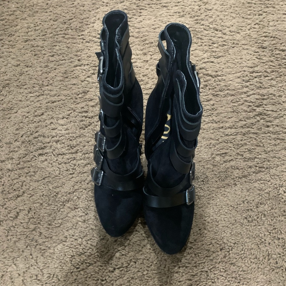 Black booties m, only worn a few times